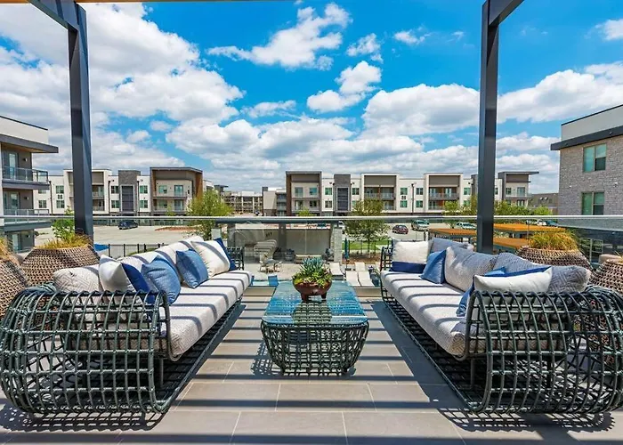 Apartment Elegant & Luxurious Modern With Southern Charm
