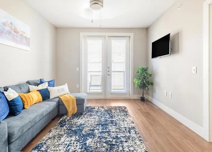 Elegant & Luxurious Modern With Southern Charm Apartment